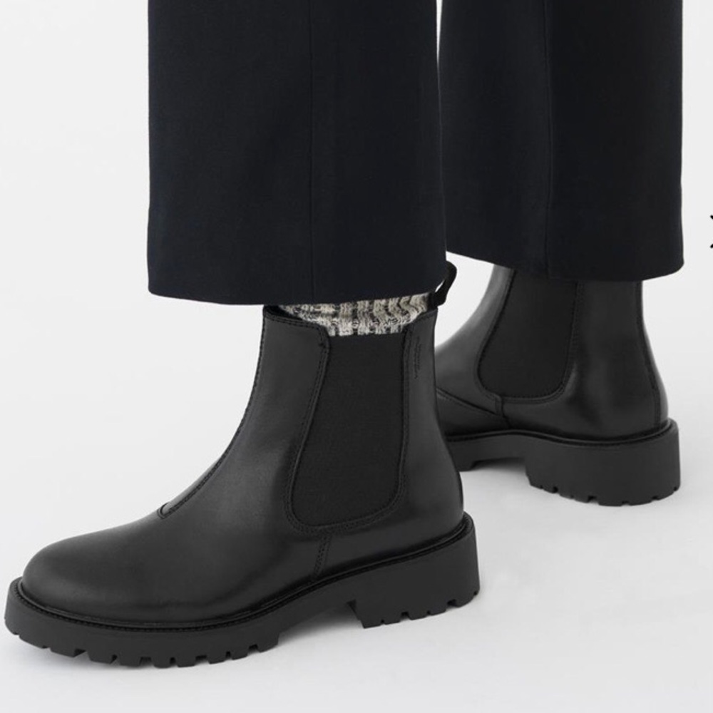 Vagabond black leather Chelsea boots size 7 US 37 EU